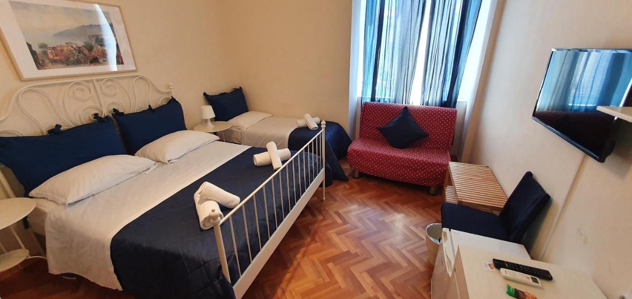 Hotel Napol-In Napoli Esterno foto