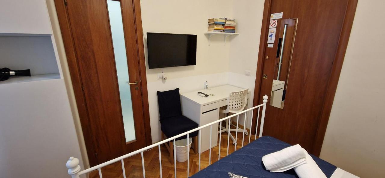 Hotel Napol-In Napoli Esterno foto