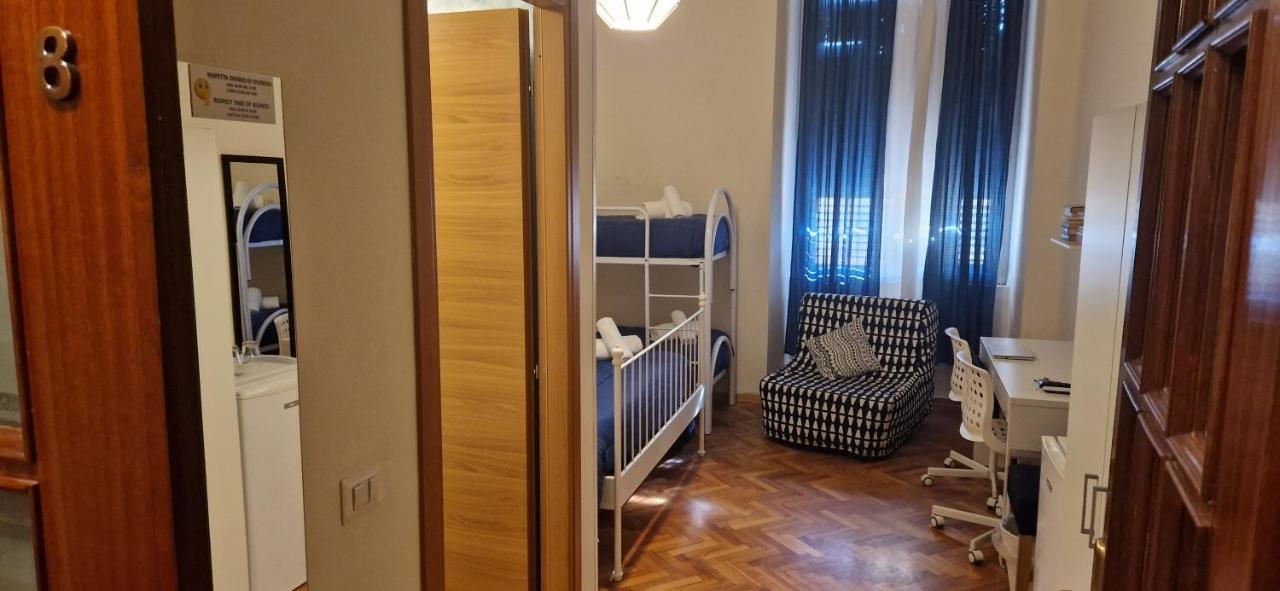 Hotel Napol-In Napoli Esterno foto