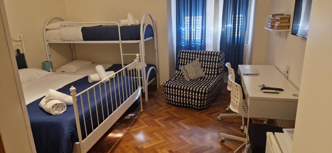 Hotel Napol-In Napoli Esterno foto