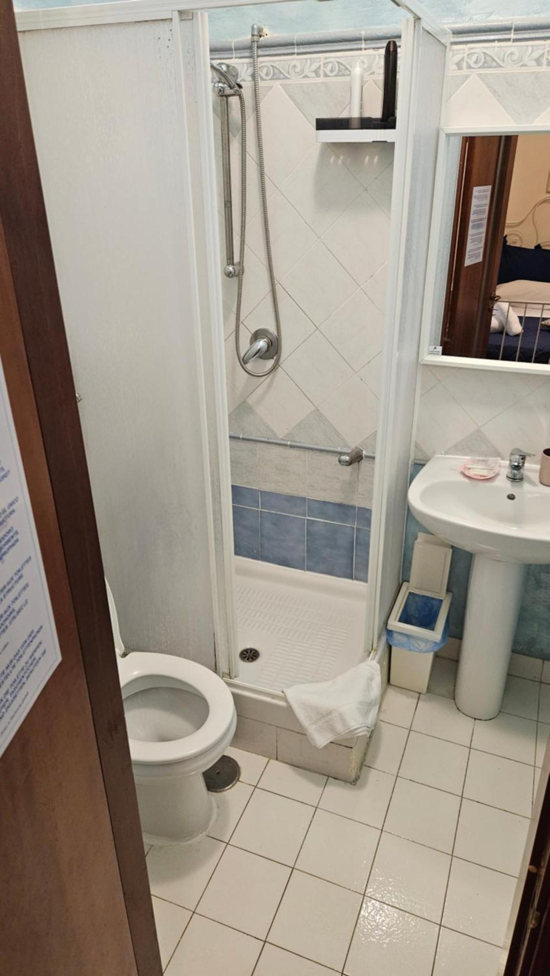 Hotel Napol-In Napoli Esterno foto