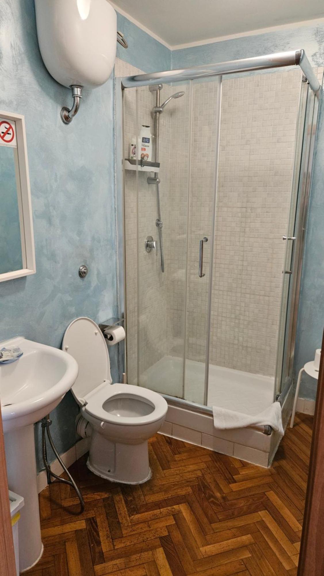 Hotel Napol-In Napoli Esterno foto