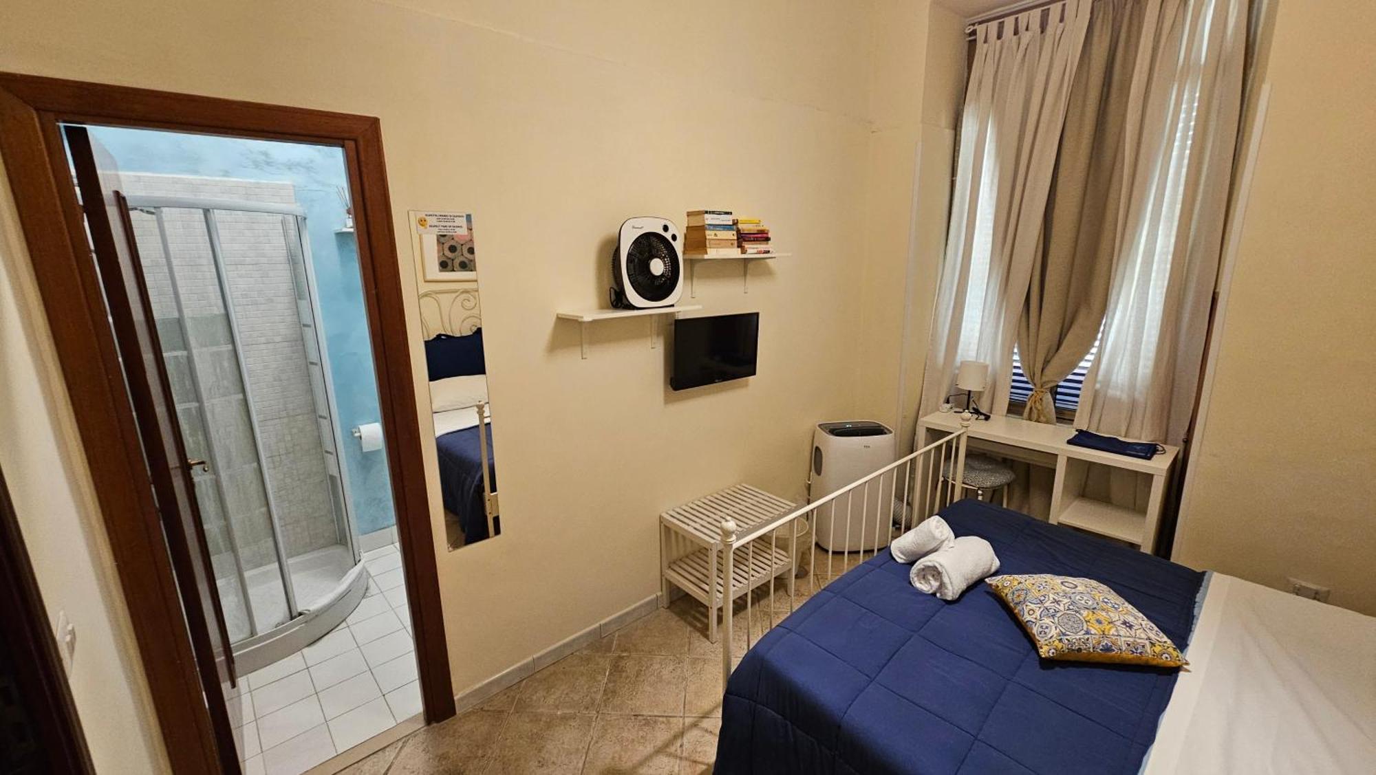 Hotel Napol-In Napoli Esterno foto